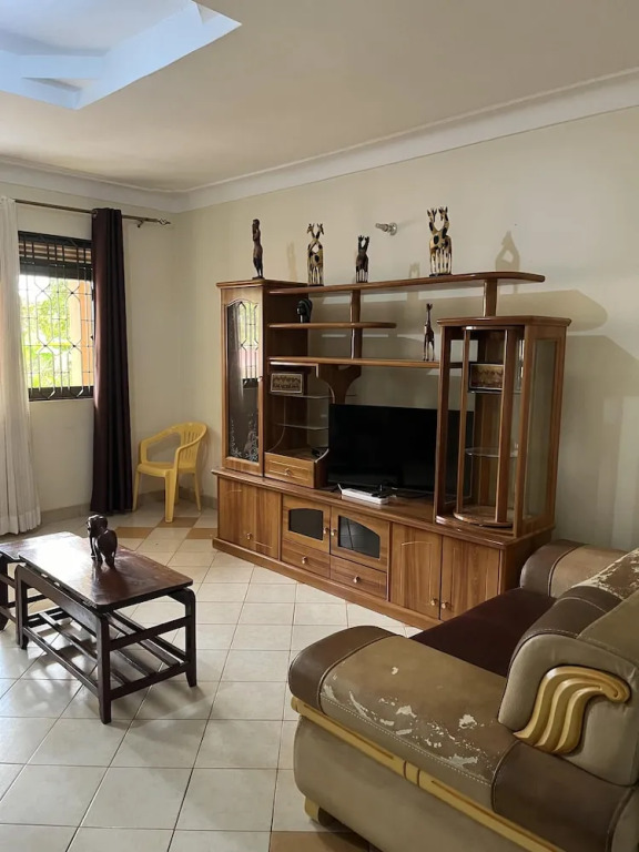 Inviting 3-bed House in Akright City Jennifers