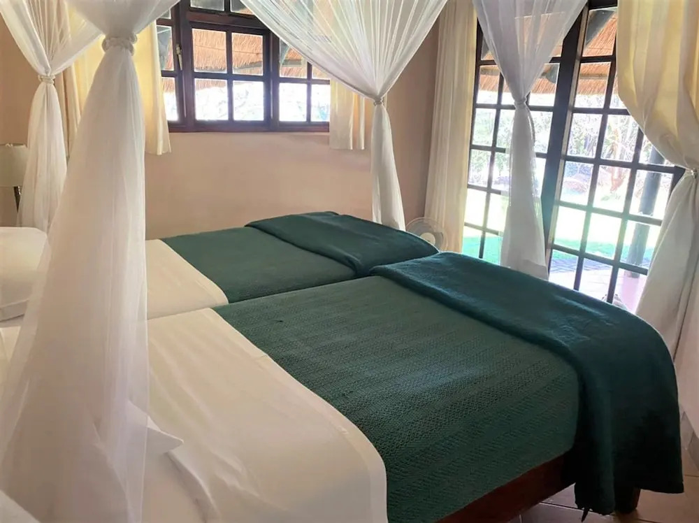 Family Lodge in Natural African Bush - 2113