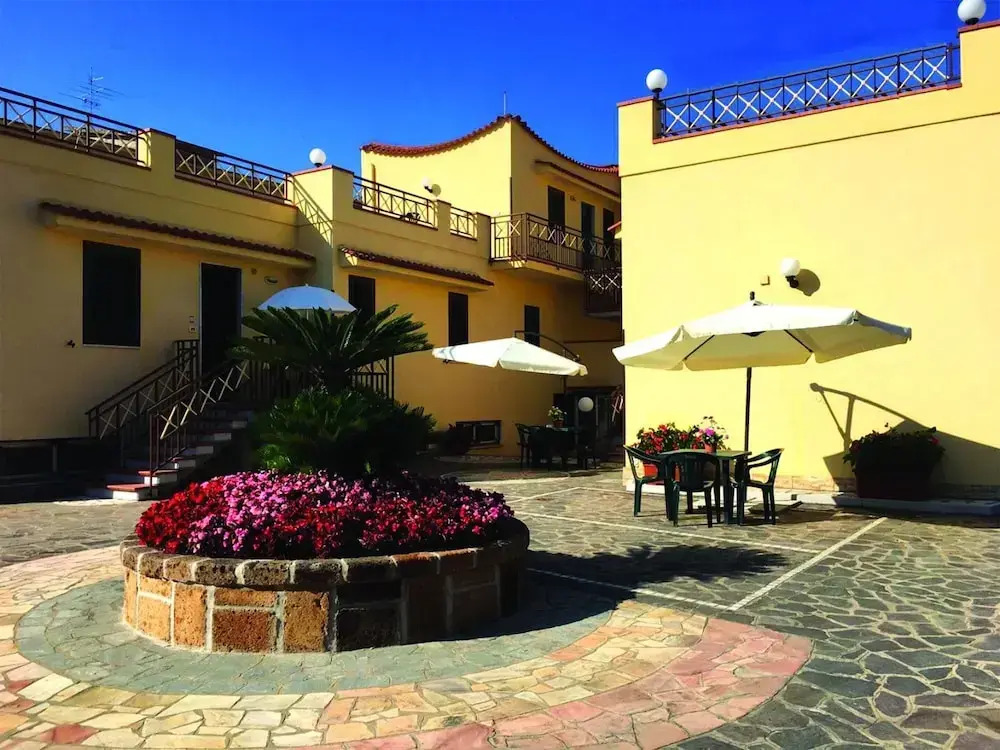 Apartment With one Bedroom in Capaccio-paestum, With Enclosed Garden and Wifi - 300 m From the Beach