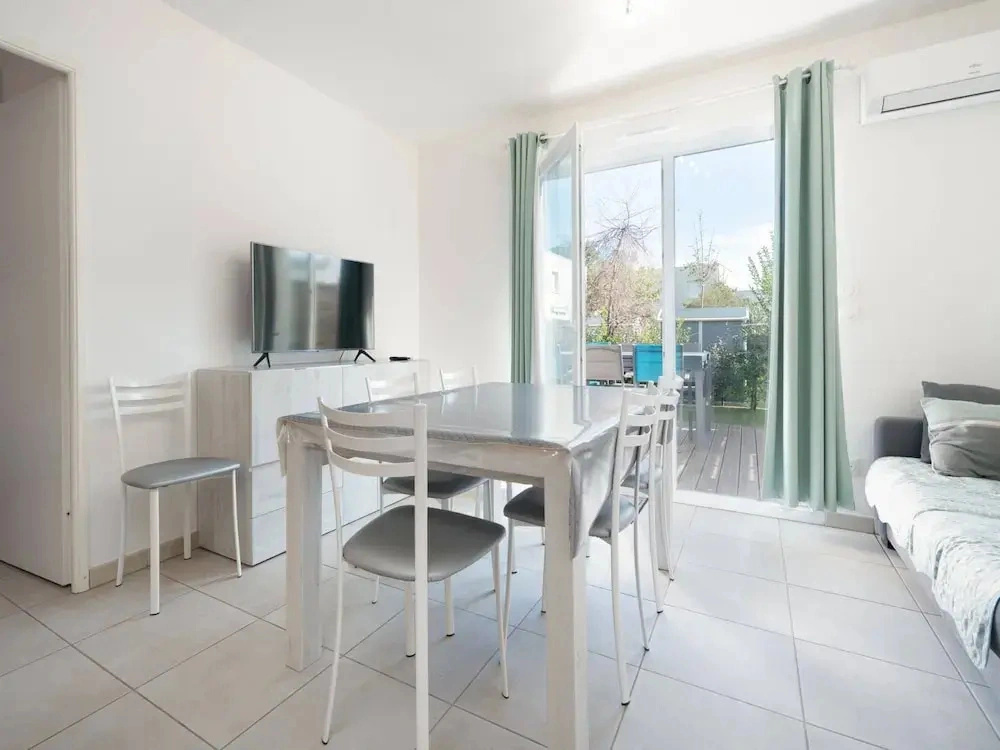 Sunny Villa Near Valras Beach