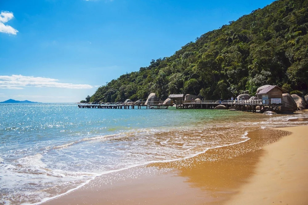 Paraíso em Balneário Camboriú - Praia do Estaleiro by ReservaStar