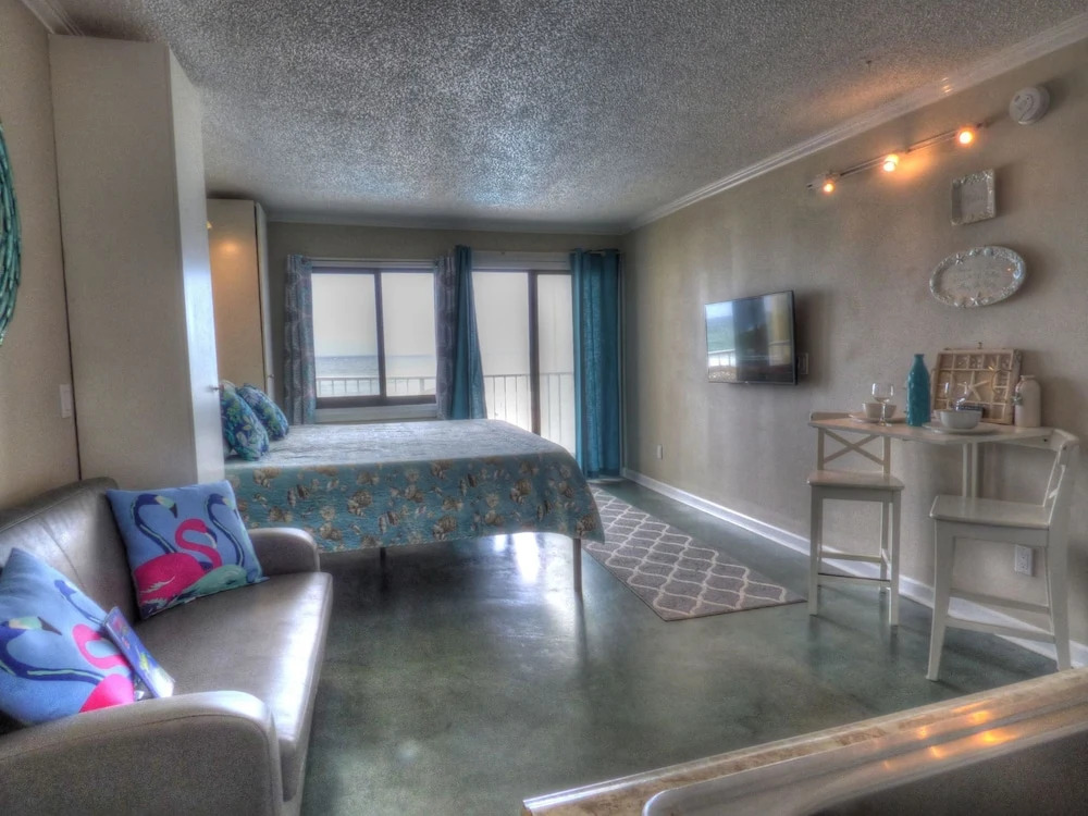 Pet Friendly Gulf Views On the Beach Steps Away 2nd Floor Private Deck