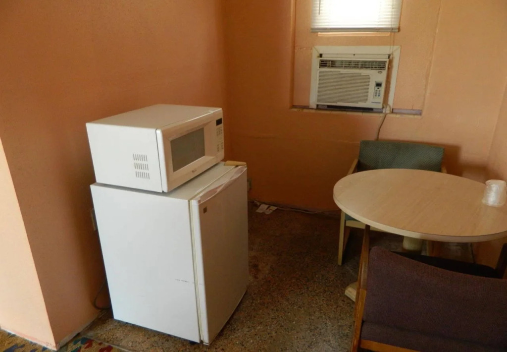 Tropizar Motel