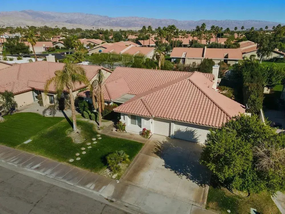 Stunning 5 Star Home Retreat Private Pool Spa BBQ 4 BR