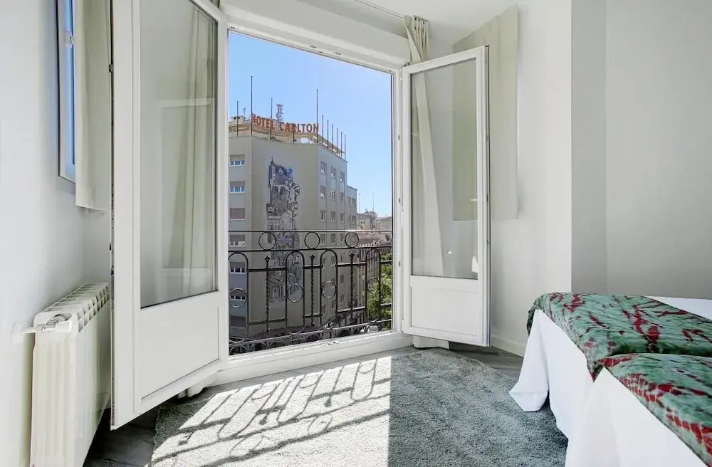 The Best Location, 8pax, 3BD & 2Bth, Reina Sofia II