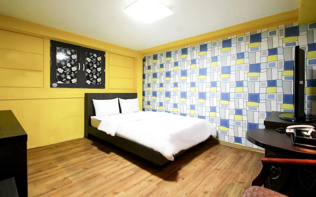 Hotel H.E
