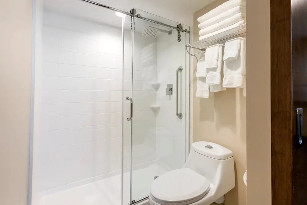 Best Western Plus Grand Castle Inn & Suites