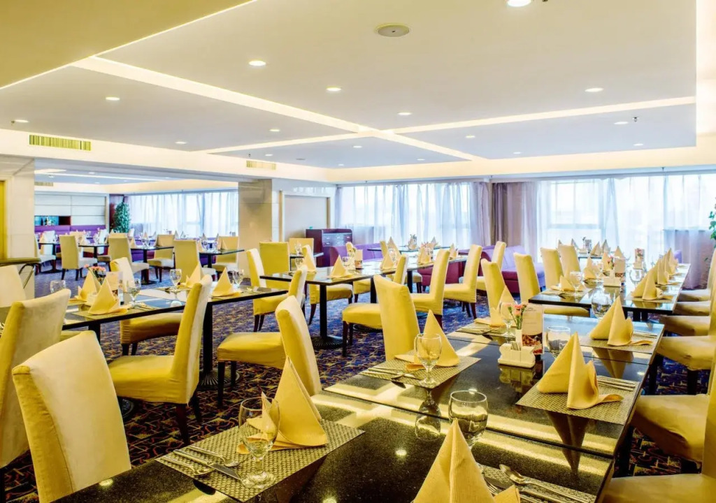 Rich Gate Hotel
