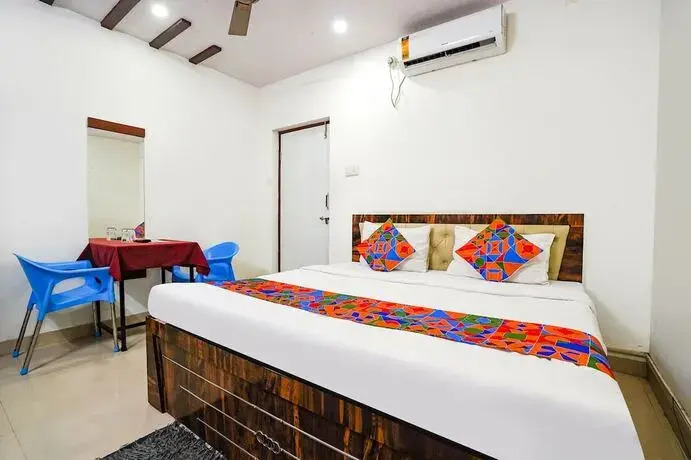 Fabexpress Vandan Villa Rooms Service Apartment