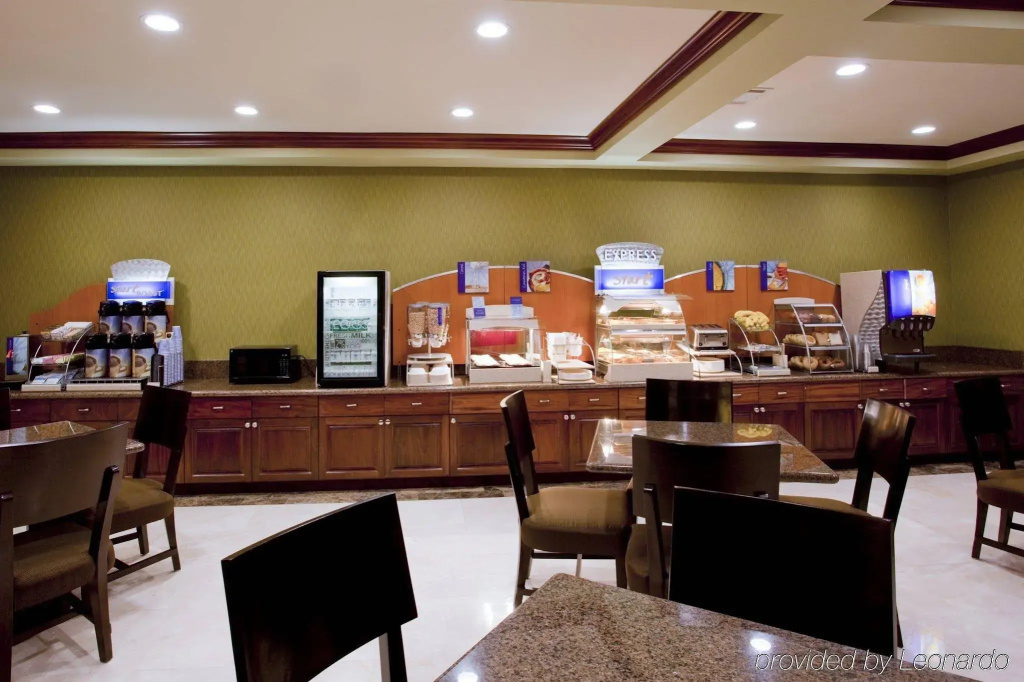 Holiday Inn Express & Suites Woodland Hills by IHG