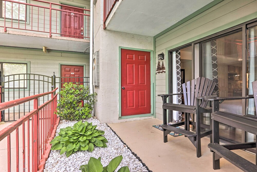 Walk Downtown! Gatlinburg Condo w/ Patio & Pool