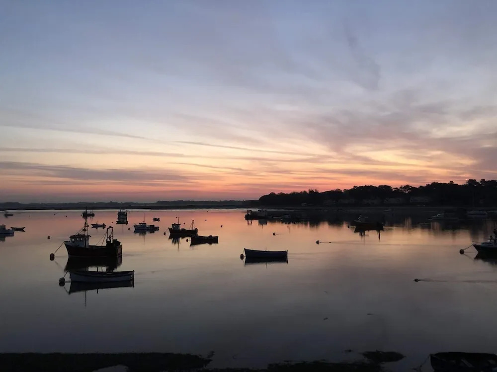 The Boathouse in Felixstowe Ferry - Stunning Waterfront Property
