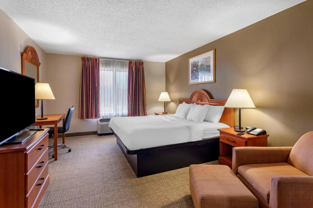 Quality Inn & Suites near Owensboro & Holiday World GOLD AWARD WINNER