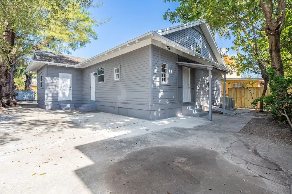 Modern & Cozy 5BD House in Buenavista