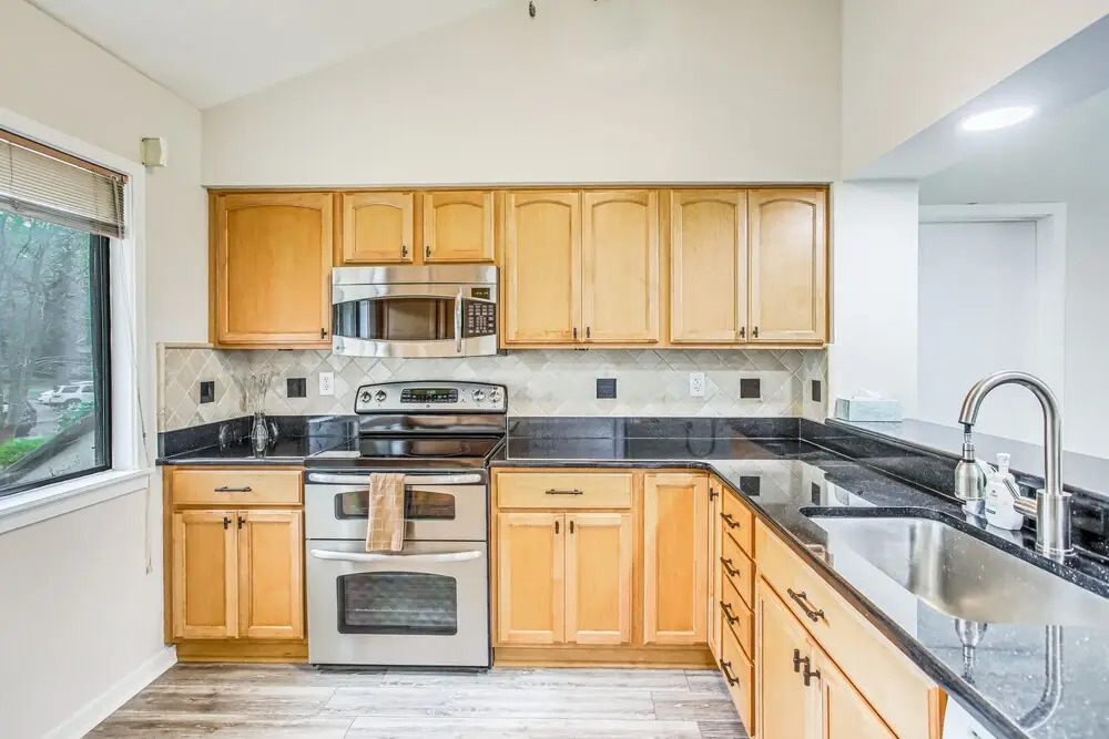 1 Mi to Golf & Pier: Myrtle Beach Townhome