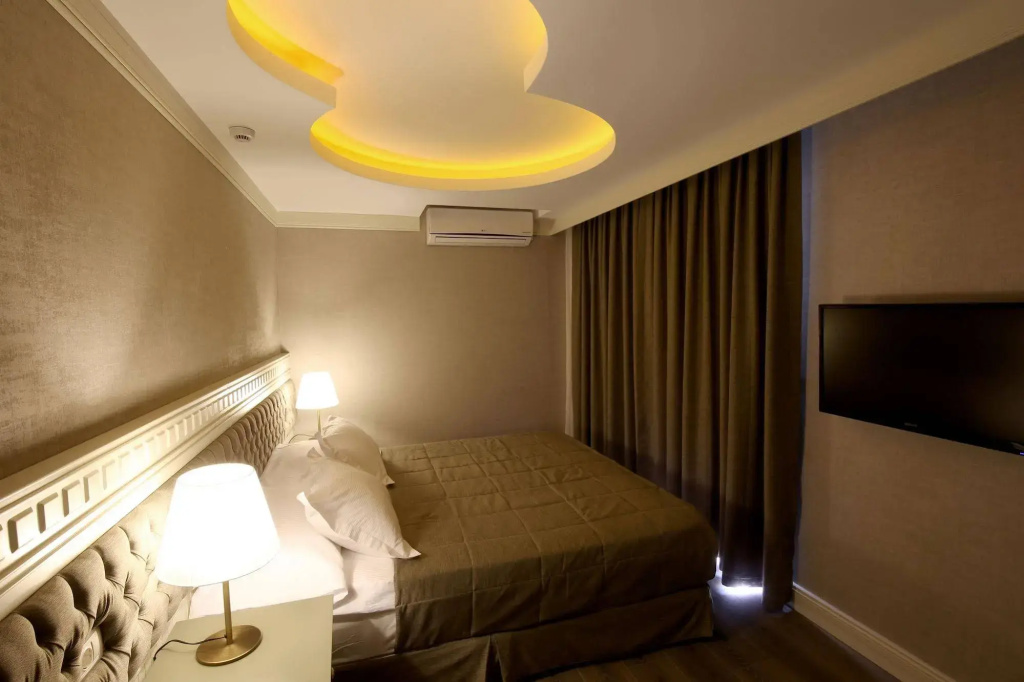 Pinehill Hotel & Suites