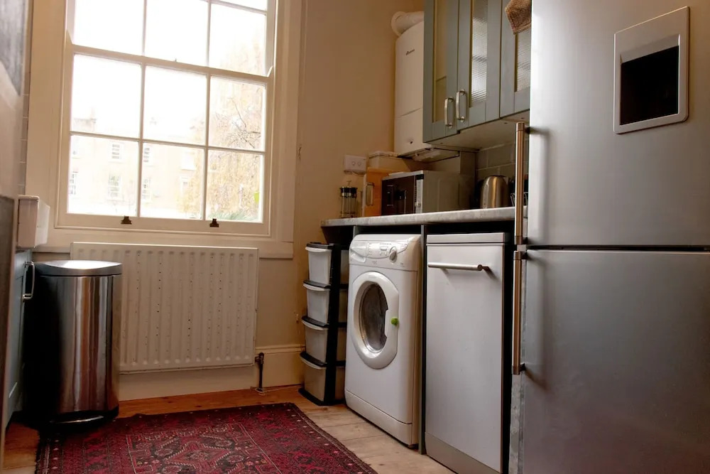 Trendy Two Bed Apartment With Private Garden