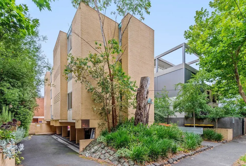 Cozy 1BR Stay in South Yarra With Parking & Wi-fi