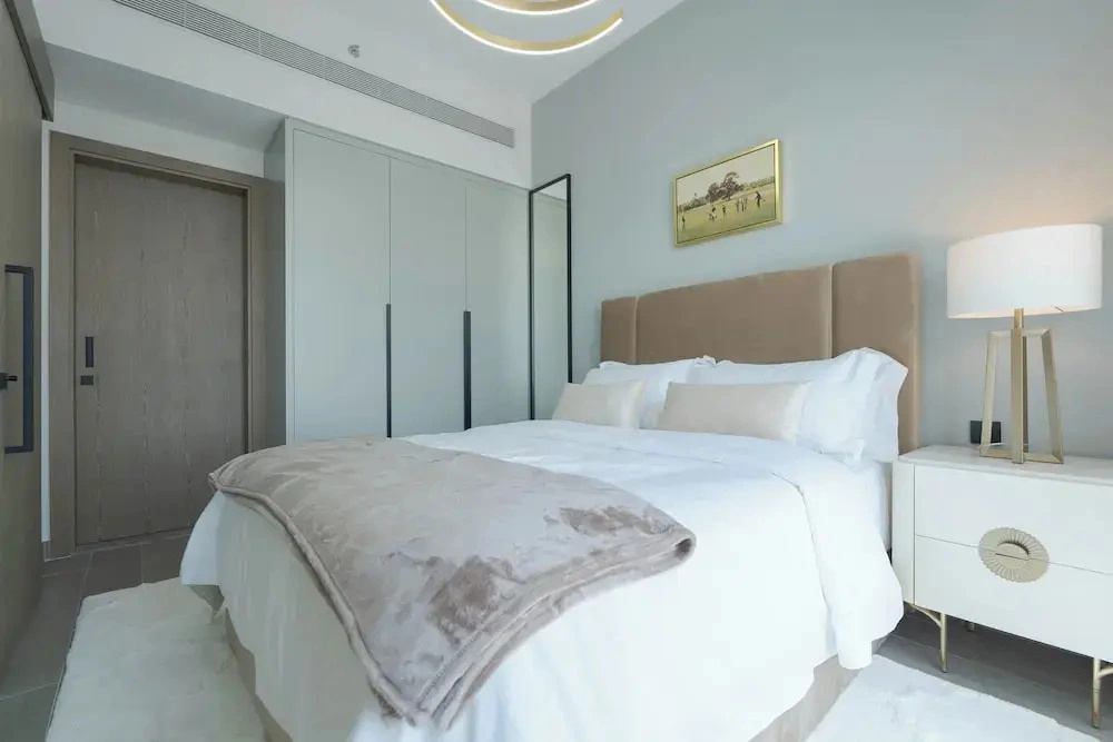 Апартаменты KeyRock Golf Gate | Stylish Retreat + Pool & Gym