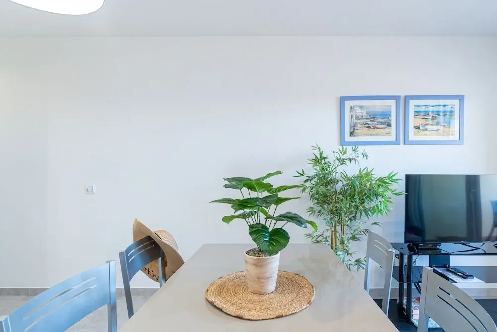 Villa in Empuriabrava With Pool & Canal Access