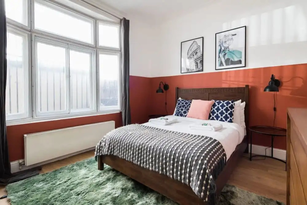 The Queensway Retreat - Modern & Bright 2bdr Home