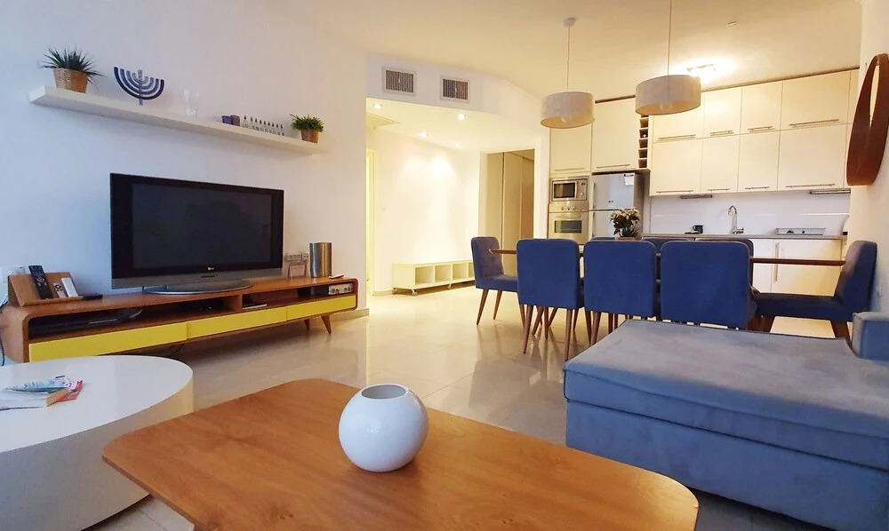Charming 3 Bdr Apt 2 Min From Beach Tl51