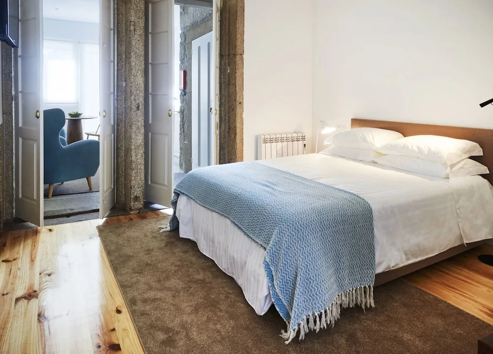 Pause Apartments