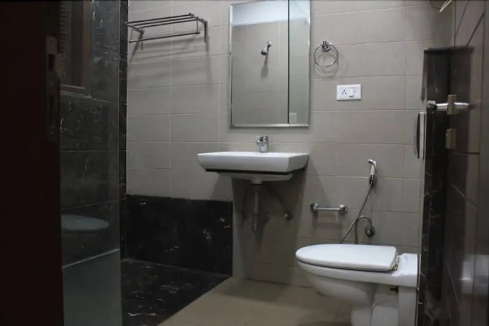 Fabhotel Lm Residency DLF Phase 2