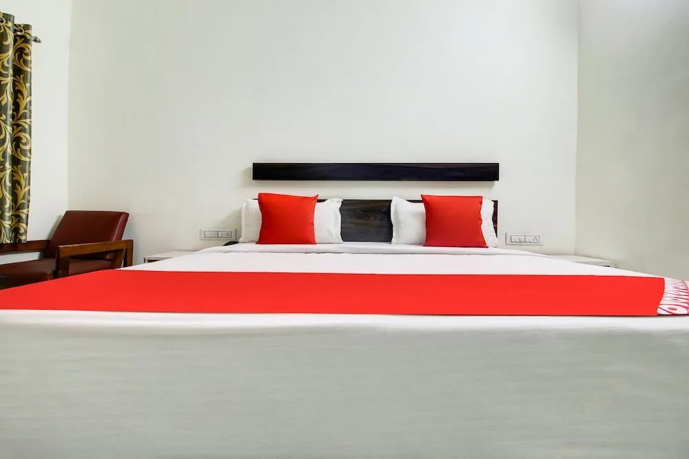 Oyo 30651 Hotel Meridian