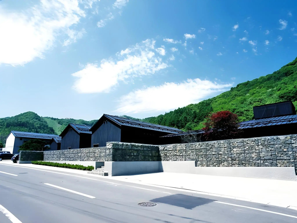 OTARU RETREAT KURAMURE by Onko Chishin