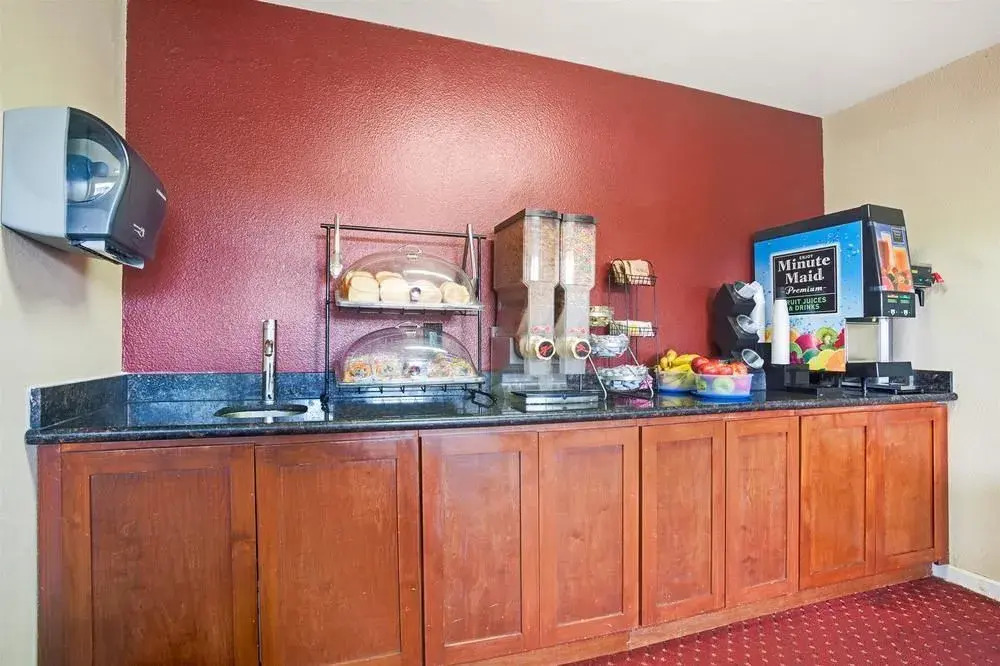 Travelodge by Wyndham Sea-Tac Airport North