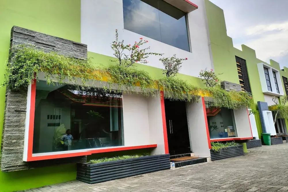 Lonari Hotel
