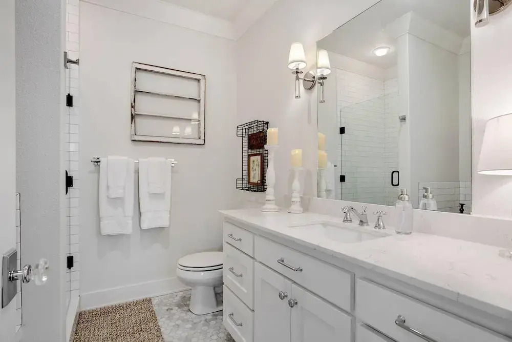 The SoFay Farmhouse - 1 Mile From U of A - Luxury Amenities