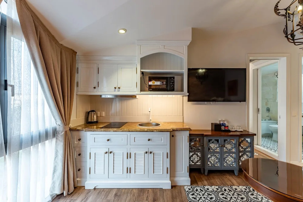 Golden Star Apartment & Hotel