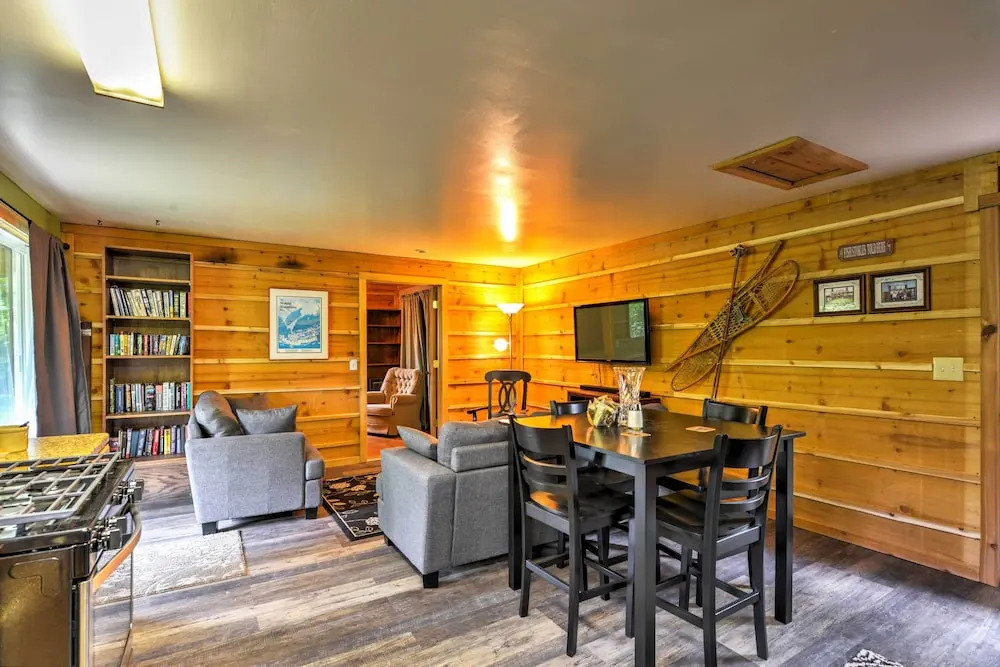 Peaceful, Quiet Seward Apt W/back Yard & Mtn Views