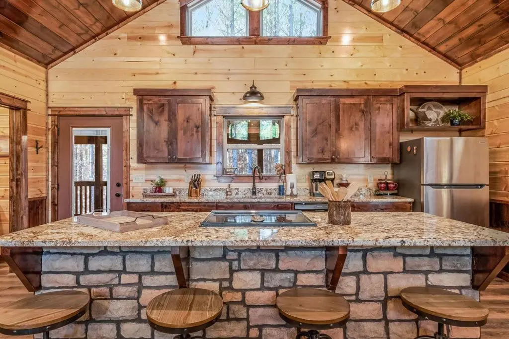 Large Luxury 2BR Cabin w Hot Tub Double Trouble was designed for fun comfort and memories minutes from buzzling Hochatown and beautiful Beaver Bend State Park