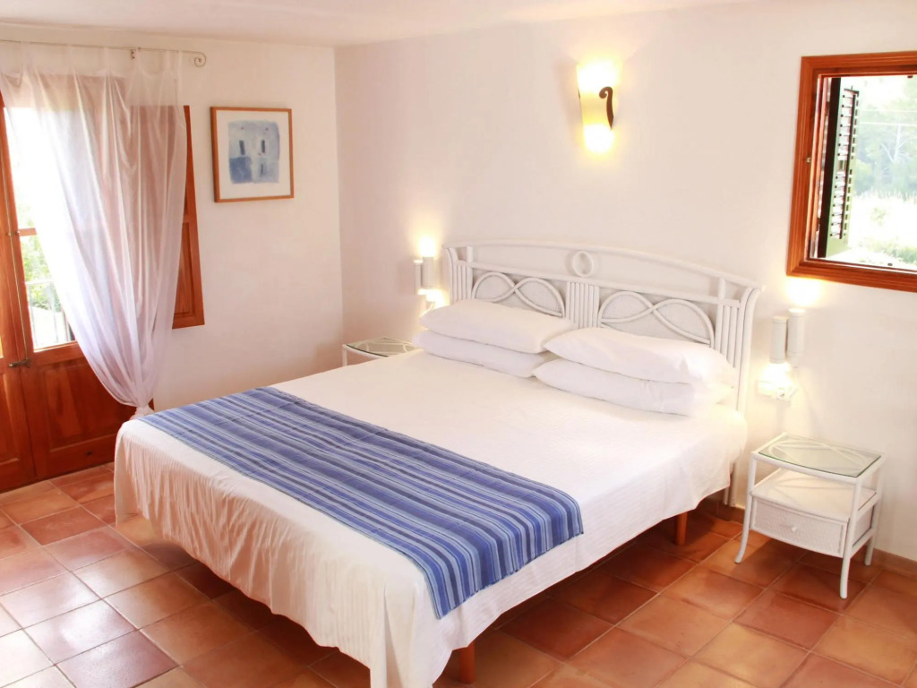 Lush Farmhouse in Sant Miguel de Balansat with Hot Tub & Private Pool
