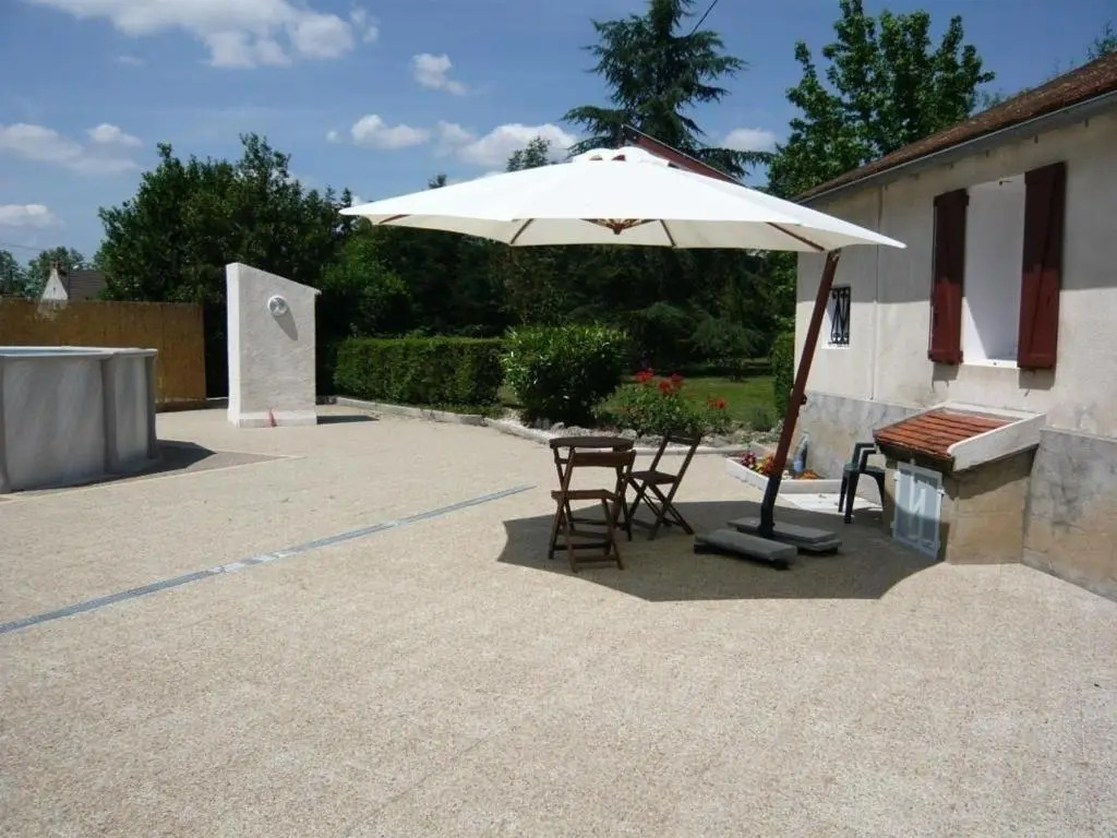 Grande maison à Saint-Pourçain avec piscine, sauna et WiFi - FR-1-489-60