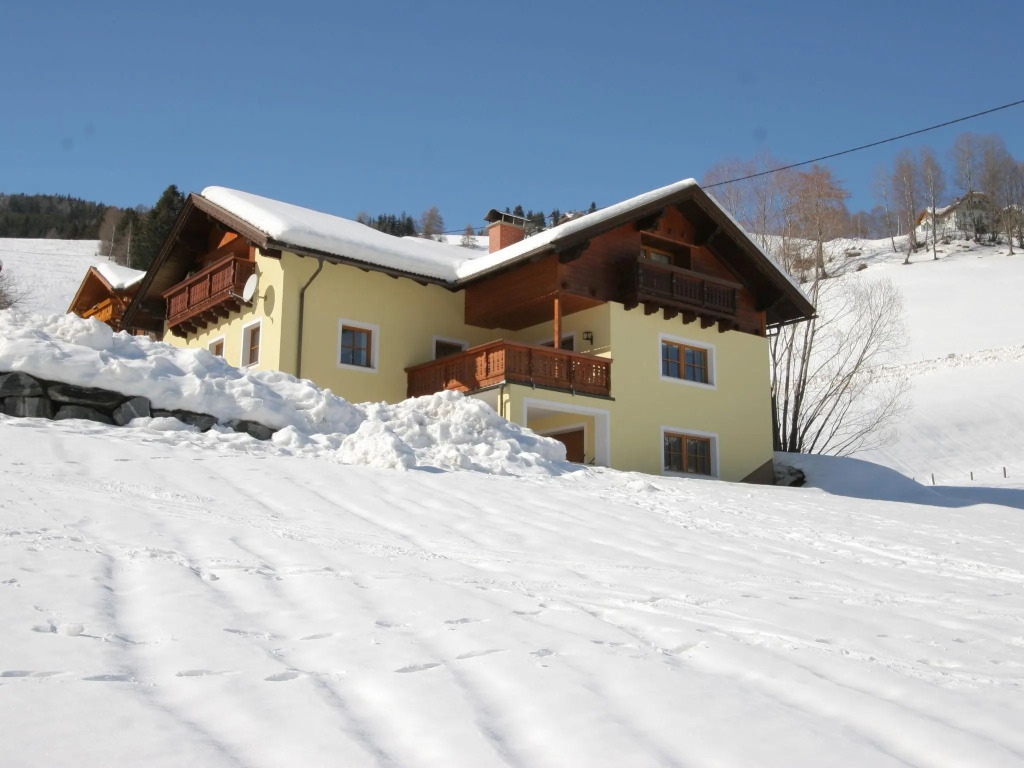 Posh Villa in Rennweg am Katschberg with Wellness and Bar