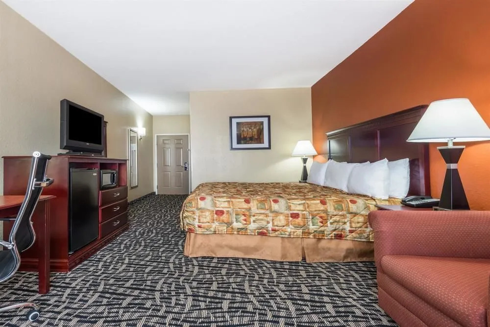 Days Inn & Suites By Wyndham Prattville-Montgomery