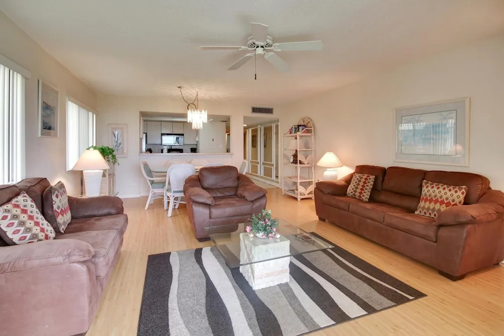 Land's End 206 Building 7 Corner Condo/3tvs/new Flooring!