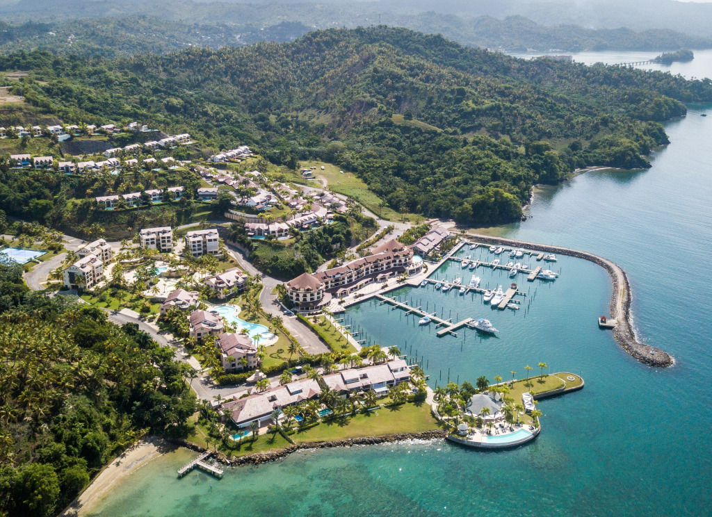 The Bannister Hotel & Yacht Club