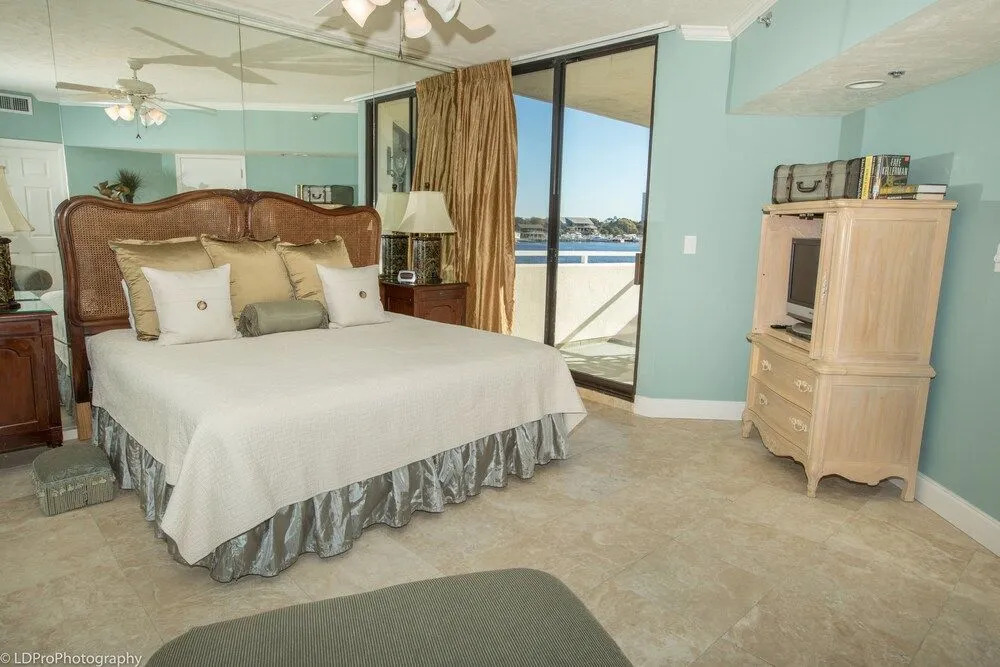 East Pass Towers 304 3 Bedroom Condo by RedAwning