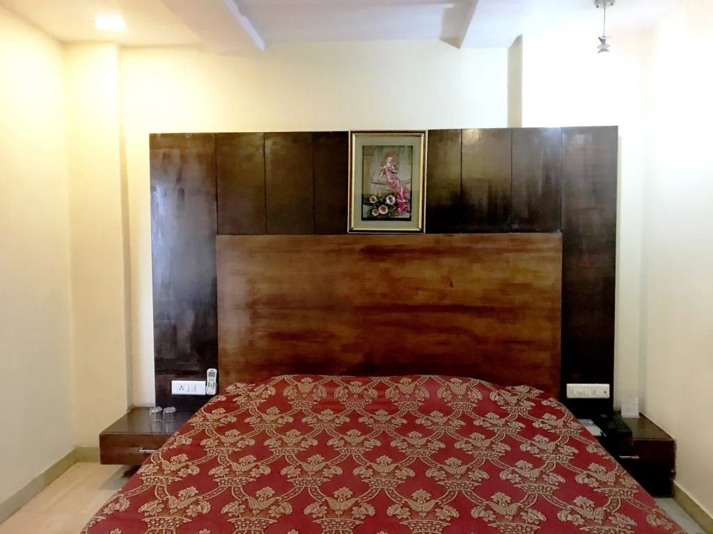 Hotel Manoj International