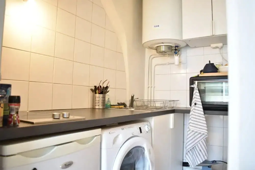 1 Bedroom Apartment In Central Paris
