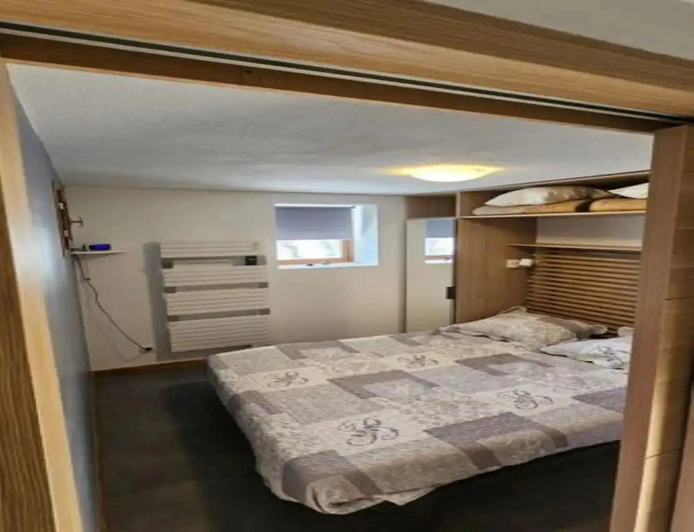 Alpine Retreat With Balcony and Parking