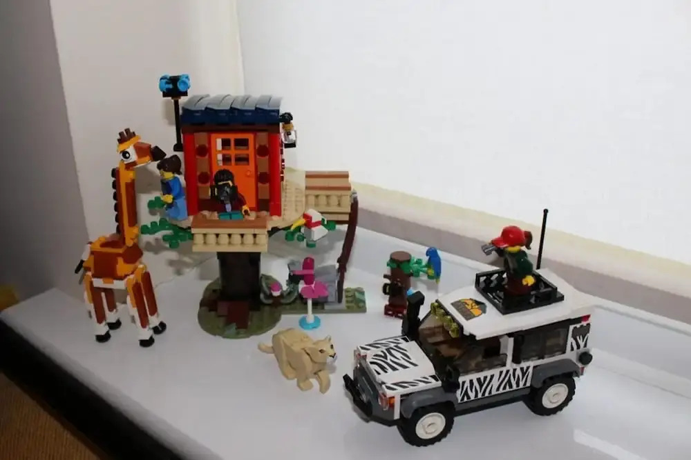 3 Bed Lego Themed Home - Sleeps 6 - Wifi, Parking