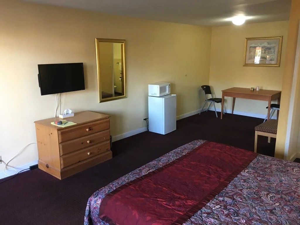 Midway Inn & Suites