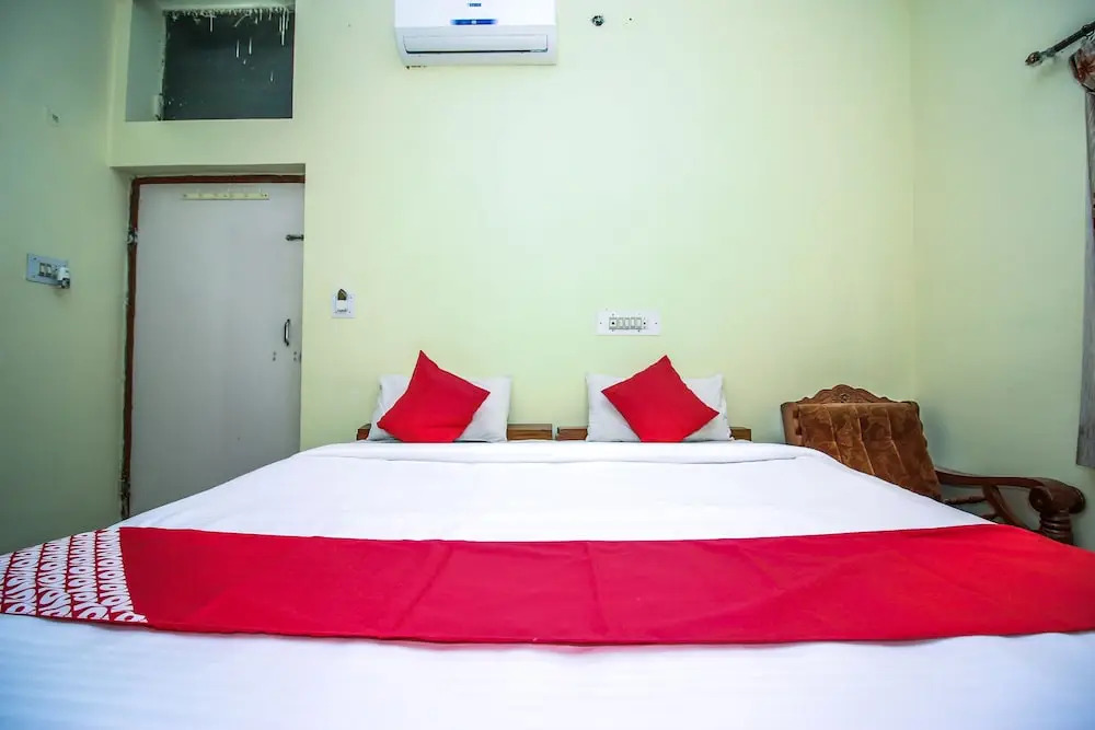 OYO 16129 Hotel Taj Palace