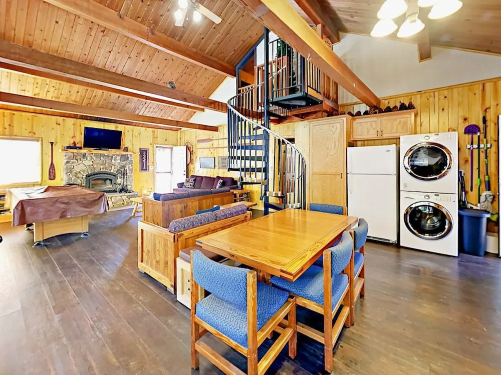 880 Edgemoor Rd Cabin